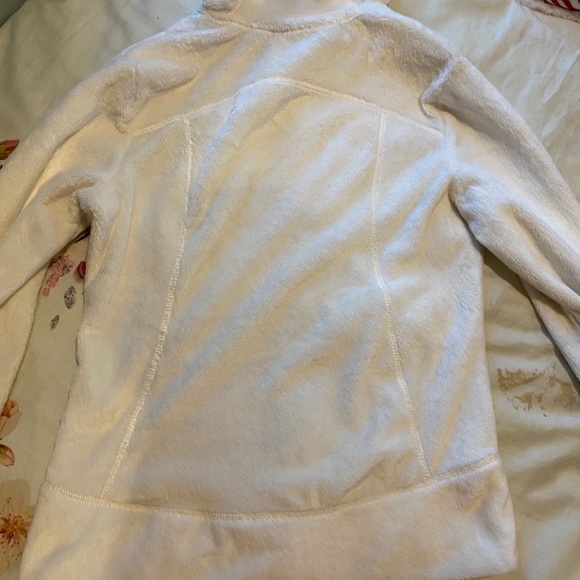 Free country fuzzy jacket with a hood - Picture 2 of 3